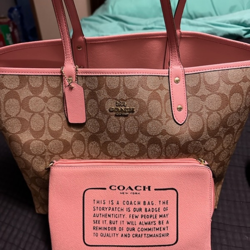 Reversible coach purse